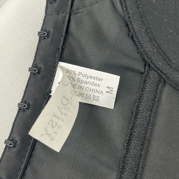 Vintage Daisy Black Corset - Picture 4 of 6